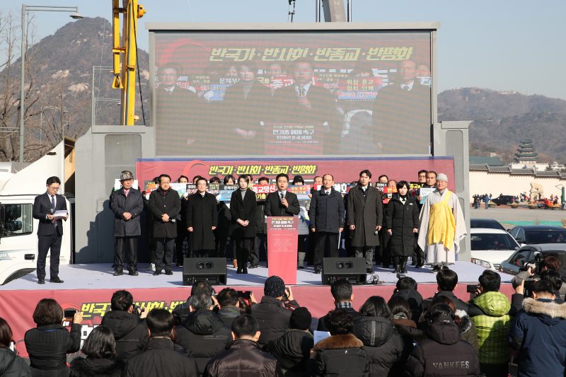 Federation-of-100-civil-society-groups-from-the-field-of-women-youth-and-religions-held-a-Press-Conference-and-Rally-2.jpg